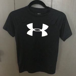 Boys Under Armour T- Shirt Size M
